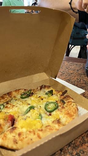 Pizza Torn Basil